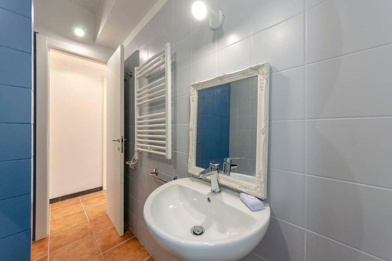 Joivy Family Flat With Little Patio, Cinque Terre Apartment Vernazza Bagian luar foto