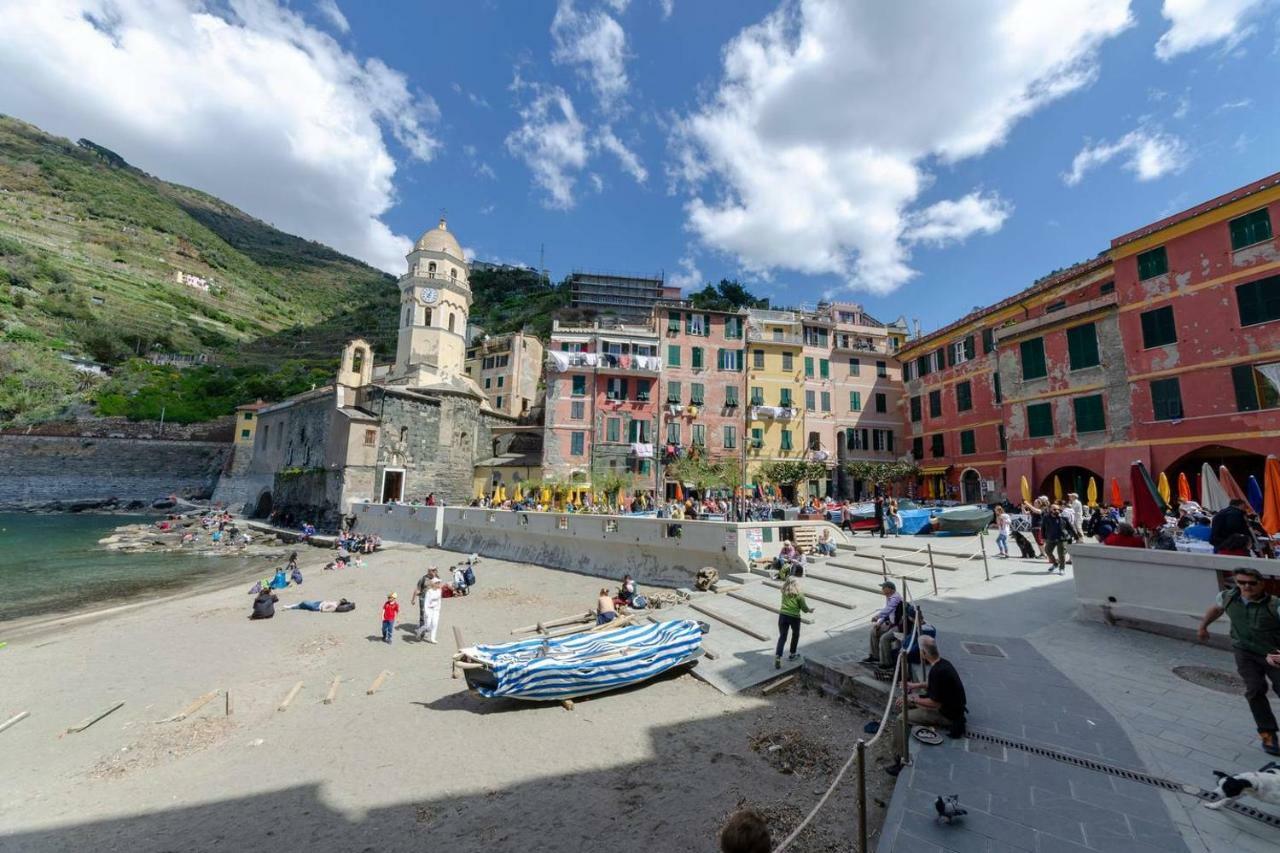 Joivy Family Flat With Little Patio, Cinque Terre Apartment Vernazza Bagian luar foto