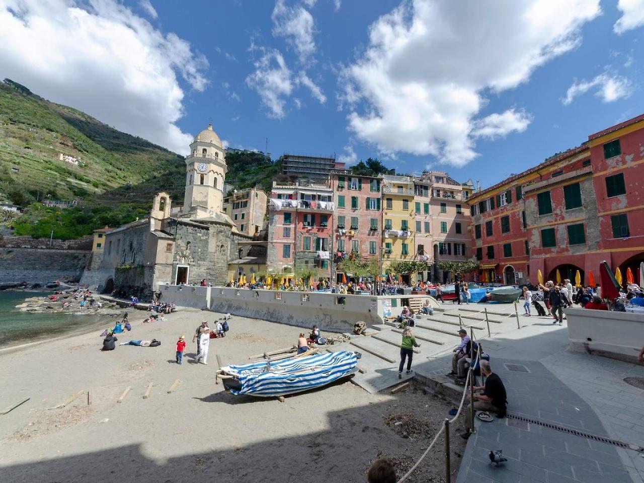 Joivy Family Flat With Little Patio, Cinque Terre Apartment Vernazza Bagian luar foto